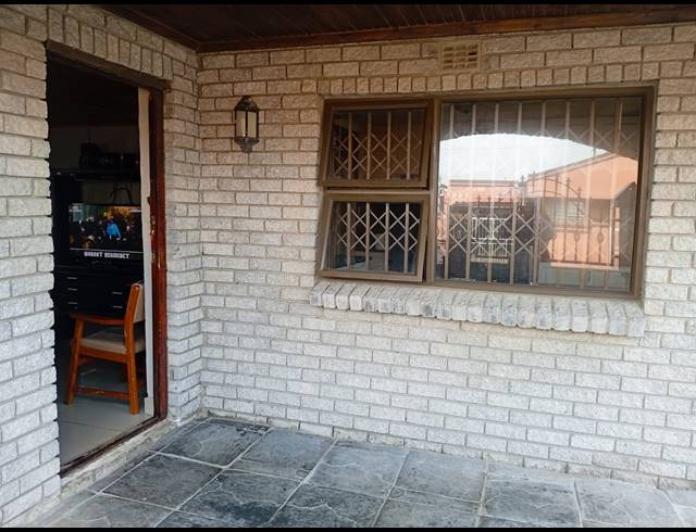 3 BEDROOM FREEHOLD FOR SALE IN ILITHA PARK